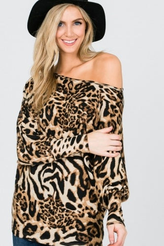 ANIMAL PRINT LOOSE FIT TOP WITH DOLMAN SLEEVE
